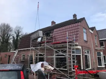 Dakvernieuwing in Muntendam.Oude dakpannen vervangen voor Nelskamp F12 dakpannen